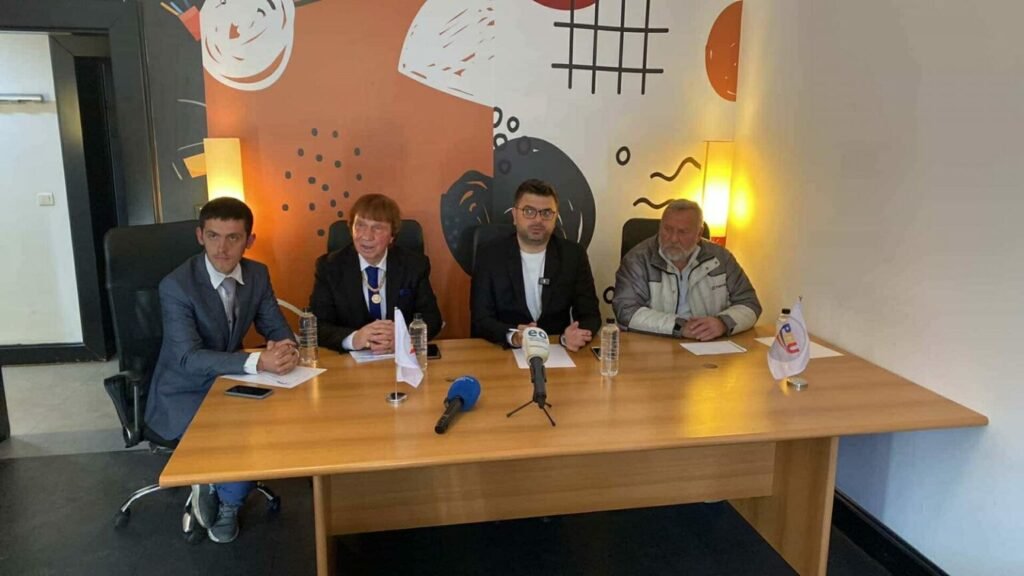 Perqahet Koalicioni PDU,Balli i Kombit,Demolli Largohet