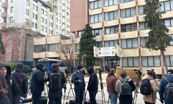 Kurti sot nuk iu përgjigj ftesës për të dhënë dëshminë- kabineti i tij ka komunikuar me Prokurorinë, do të thirret përsëri