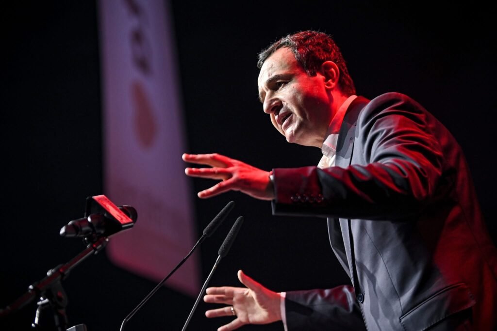 Albin Kurti ne Zvicer-Cyrihu na priti ngrohtë në sallën kuq flakë e të mbushur cep më cep