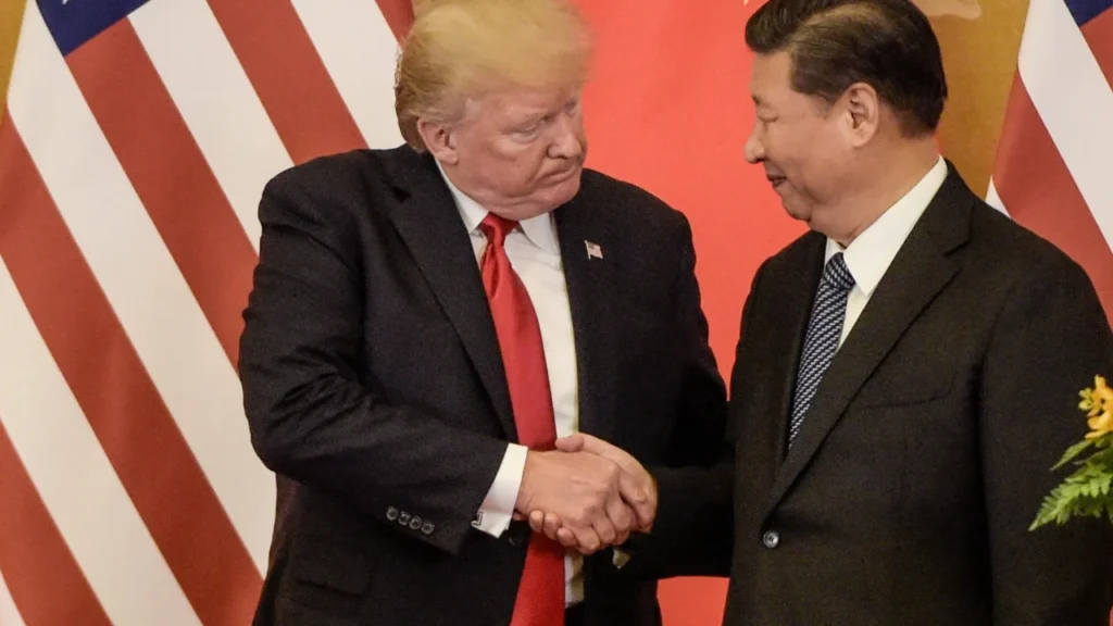 Hyjnë në fuqi tarifat ndaj Kinës/ Xi Jinping kundërpërgjigjet me taksa ndaj mallrave amerikane, ja çfarë përfshihet