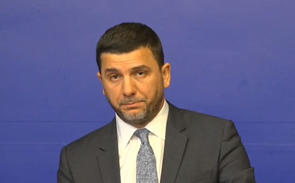 LAJMI I FUNDIT: Memli Krasniqi pritet të jep dorëheqje nga posti i kryetarit të PDK-së