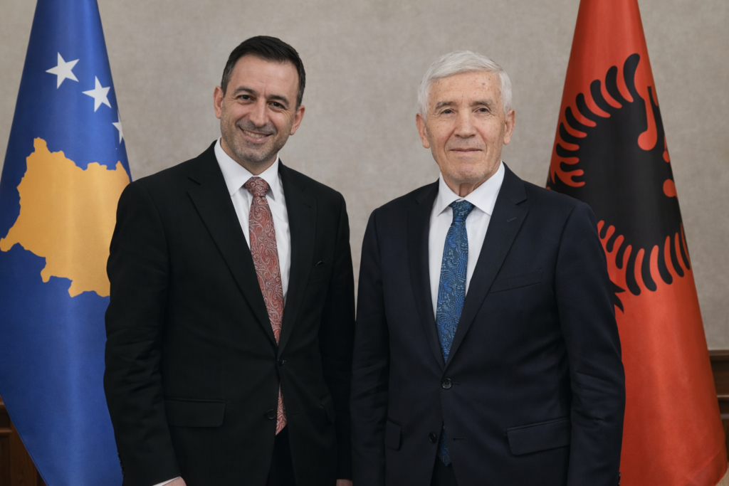 Kryeparlamentari Basha ngushëllon familjen Daci, për ndarjen nga jeta të ish-kretarit të Kuvendit, Nexhat Daci