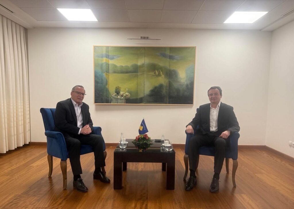 Kryeministri Kurti takohet me Hamzën: Diskutohet bashkëpunimi qeveri-opozitë dhe zgjedhja e presidentit